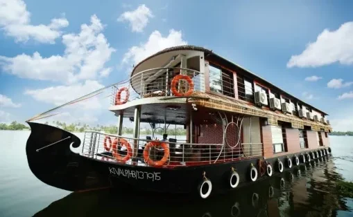 5 Bedroom Deluxe Houseboat