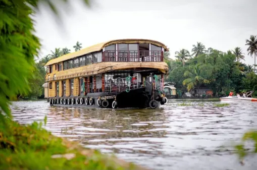 5 Bedroom Luxury Houseboat