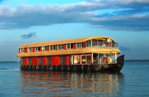 6 Bedroom Premium houseboat