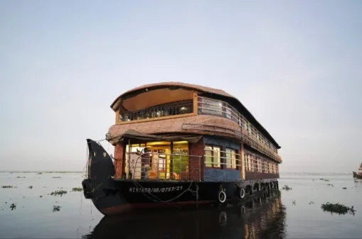 9 Bedroom Luxury Houseboat